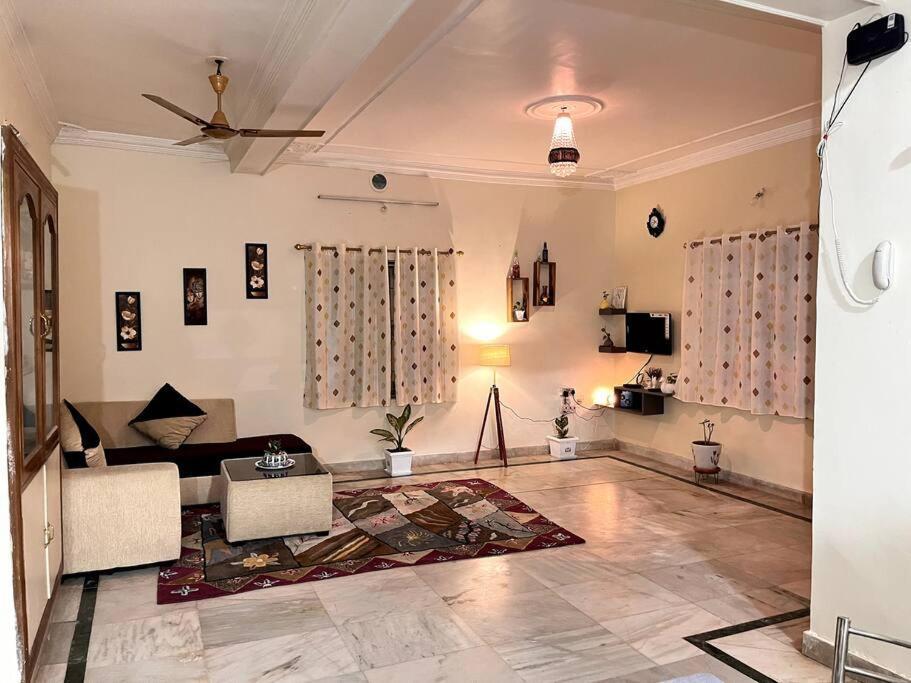Gauranga Kutir-A Spiritual Villa Retreat ブバネーシュワル エクステリア 写真